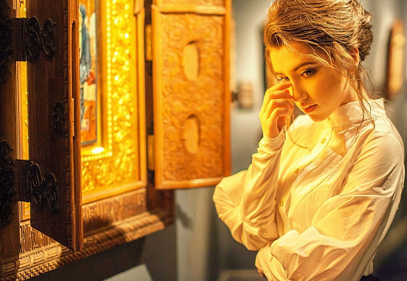 С мольбами к Дивеевским иконам