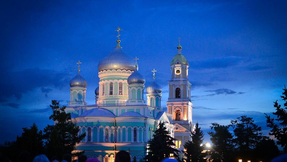 В Дивеево на Димитриевскую родительскую субботу