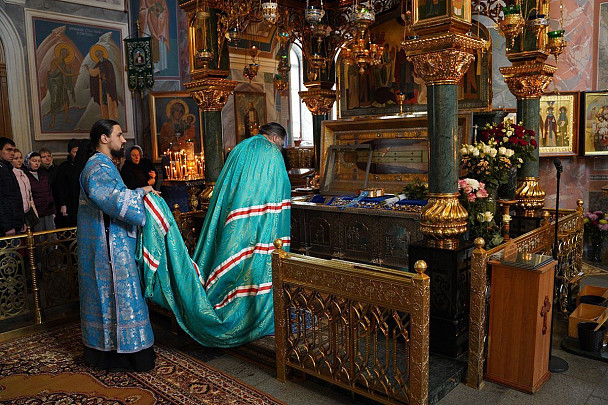 Мощи Серафима Саровского в Дивеево