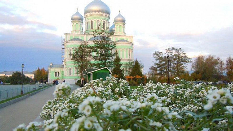 Р”РёРІРЅРѕРµ Р”РёРІРµРµРІРѕ РІ С†РІРµС‚Сѓ